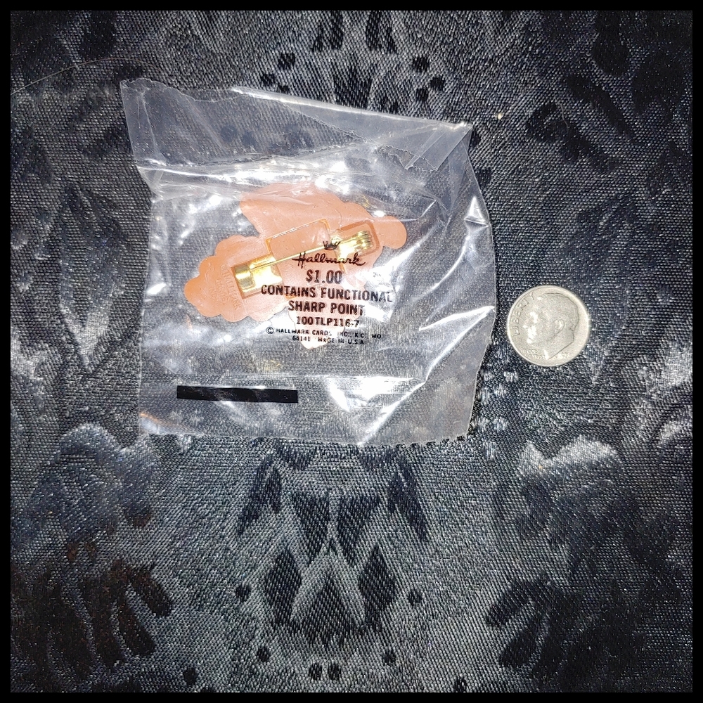 Vintage Hallmark Oak Leaves Pin - Picture 2 of 2